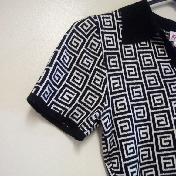 Madrag Black &White Patterned V-Neck Crop Top Size S - Picture 5 of 9